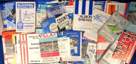 Football programmes, a collection of approx. 500 programmes, mostly 1960's, many different clubs