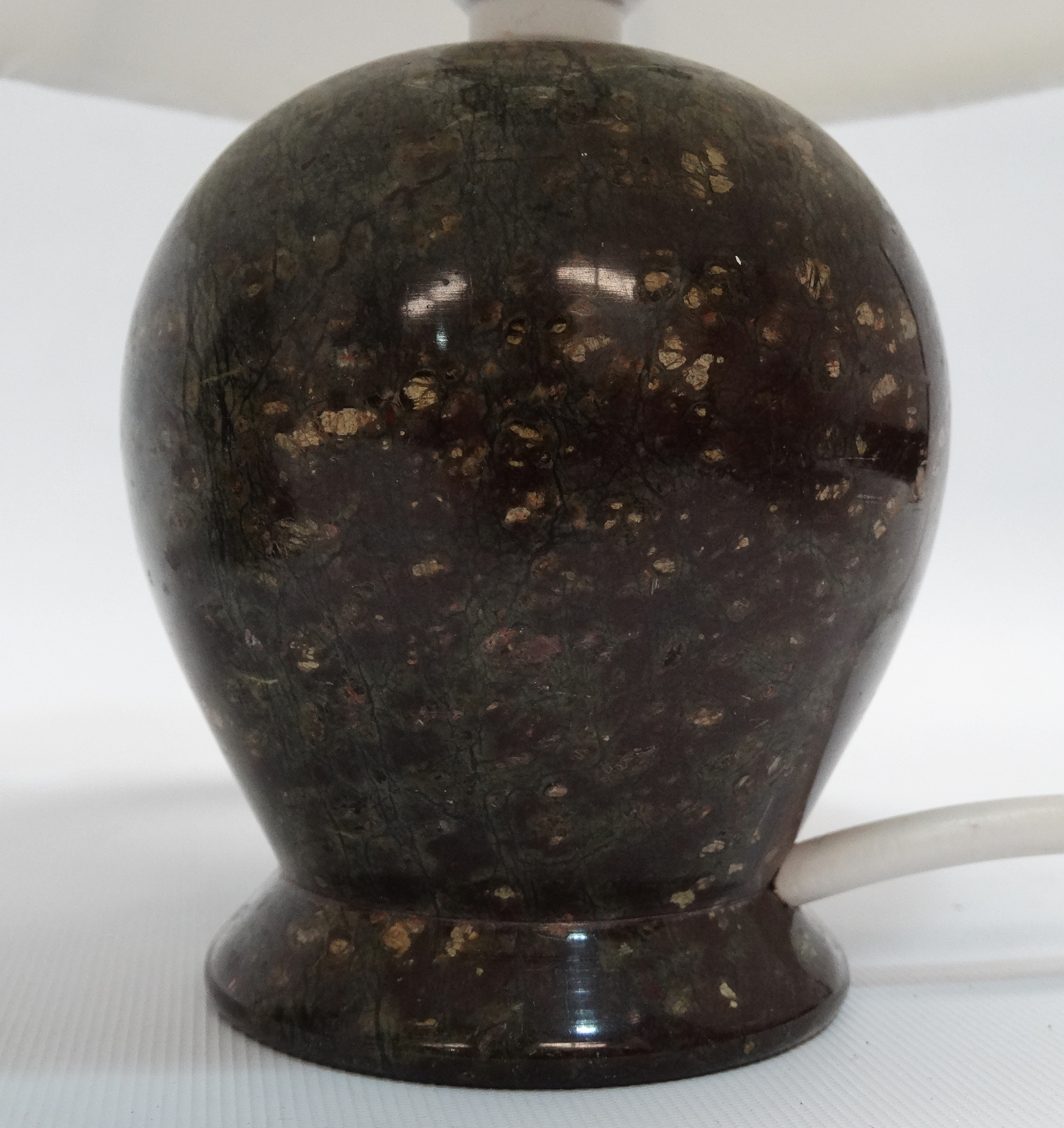 A serpentine table lamp - of globe form with a foot rim, height 12cm, together with another - Image 3 of 3