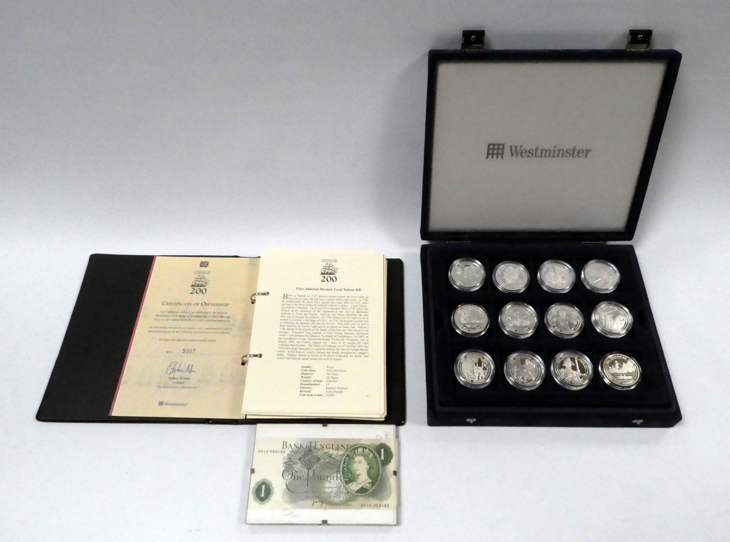 Twenty six silver bullion commemorative Trafalgar crowns - together with a one pound note. - Bild 4 aus 5