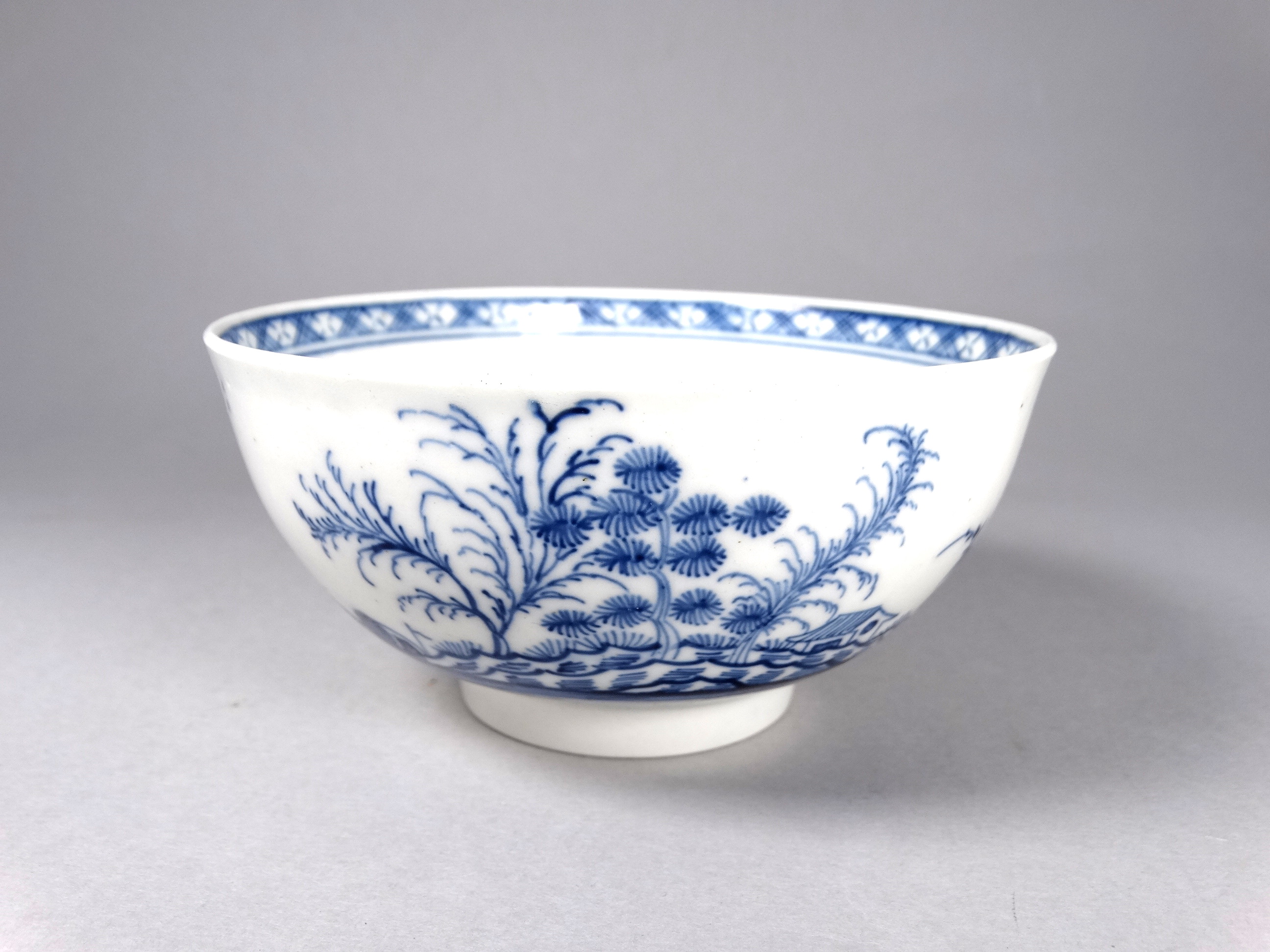 A mid 18th century Worcester bowl circa 1760 - blue and white oriental decoration, crescent mark