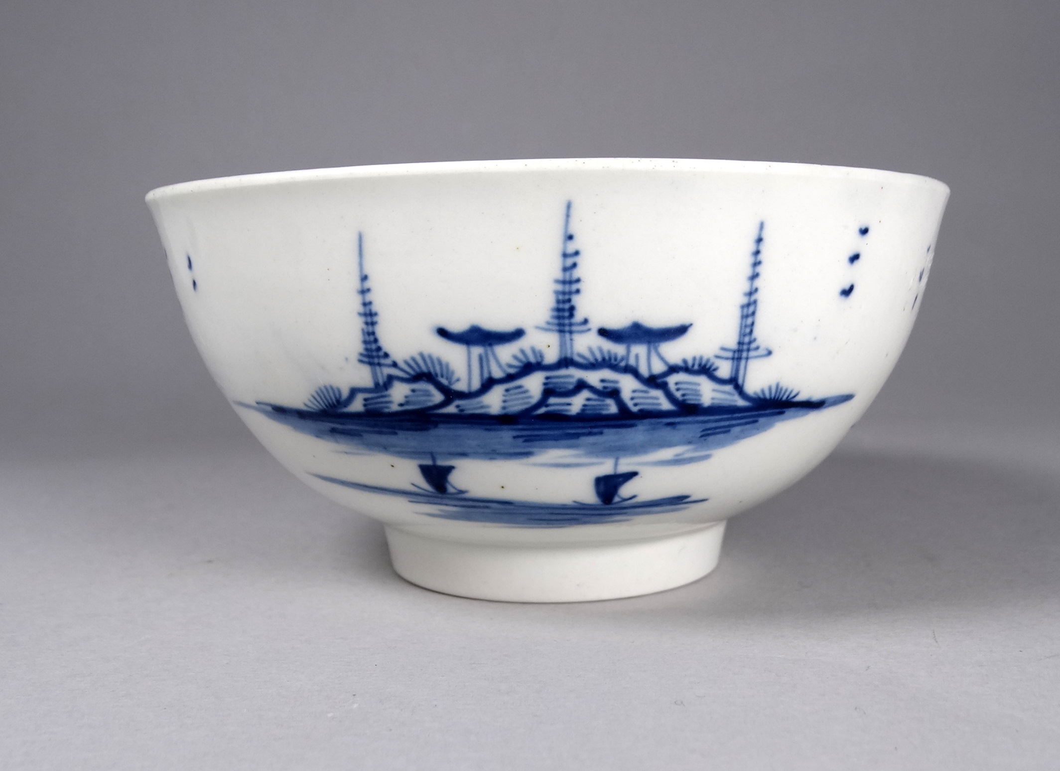 A mid 18th century Worcester bowl circa 1760 - blue and white oriental decoration, crescent mark - Image 2 of 4