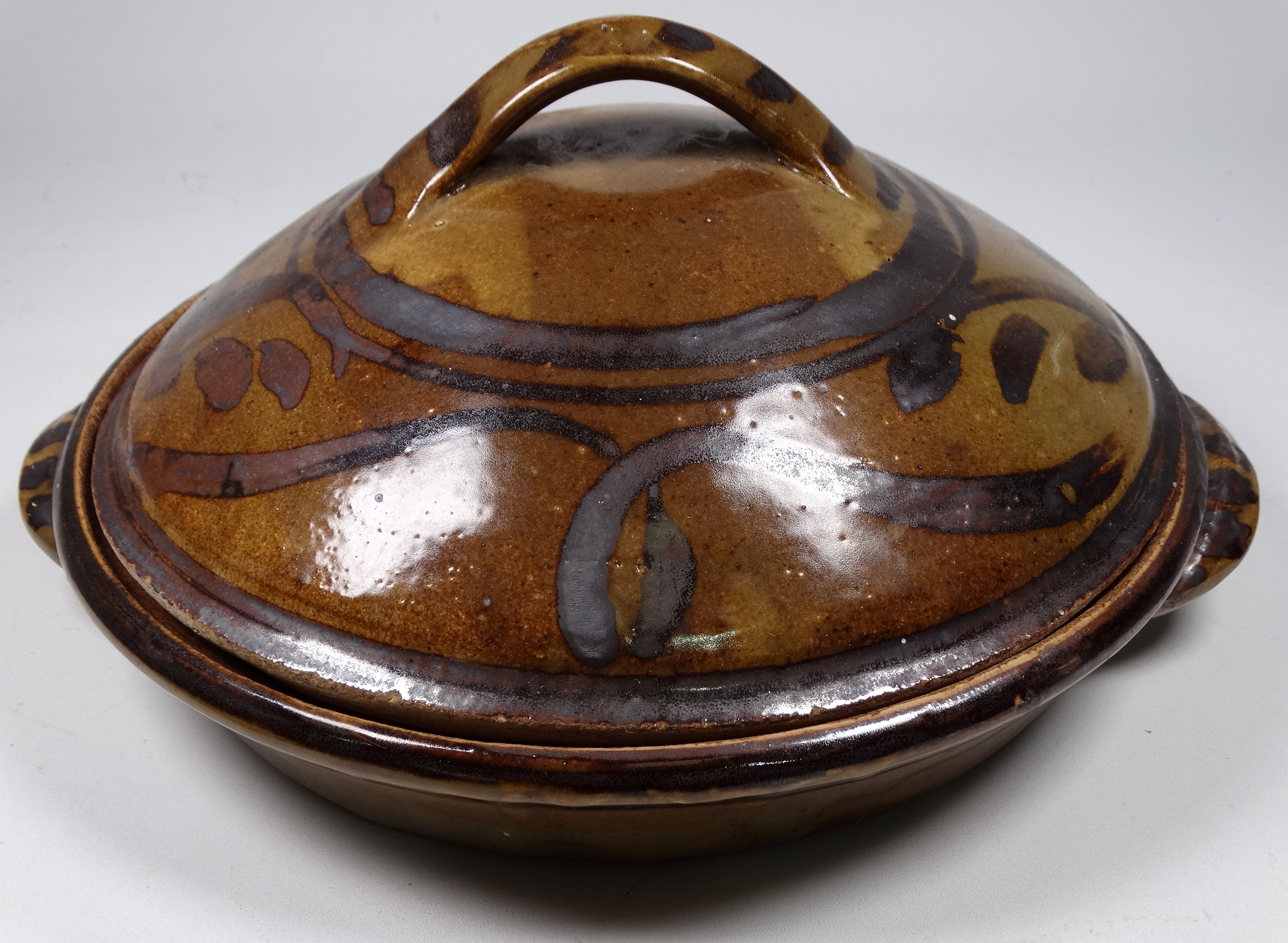 A Seth Cardew casserole dish and cover - impressed with Seth Cardew and Bridge Pottery marks, - Image 3 of 5