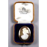 An early 20th century oval cameo brooch - carved depicting an elegant lady set in a 9ct yellow