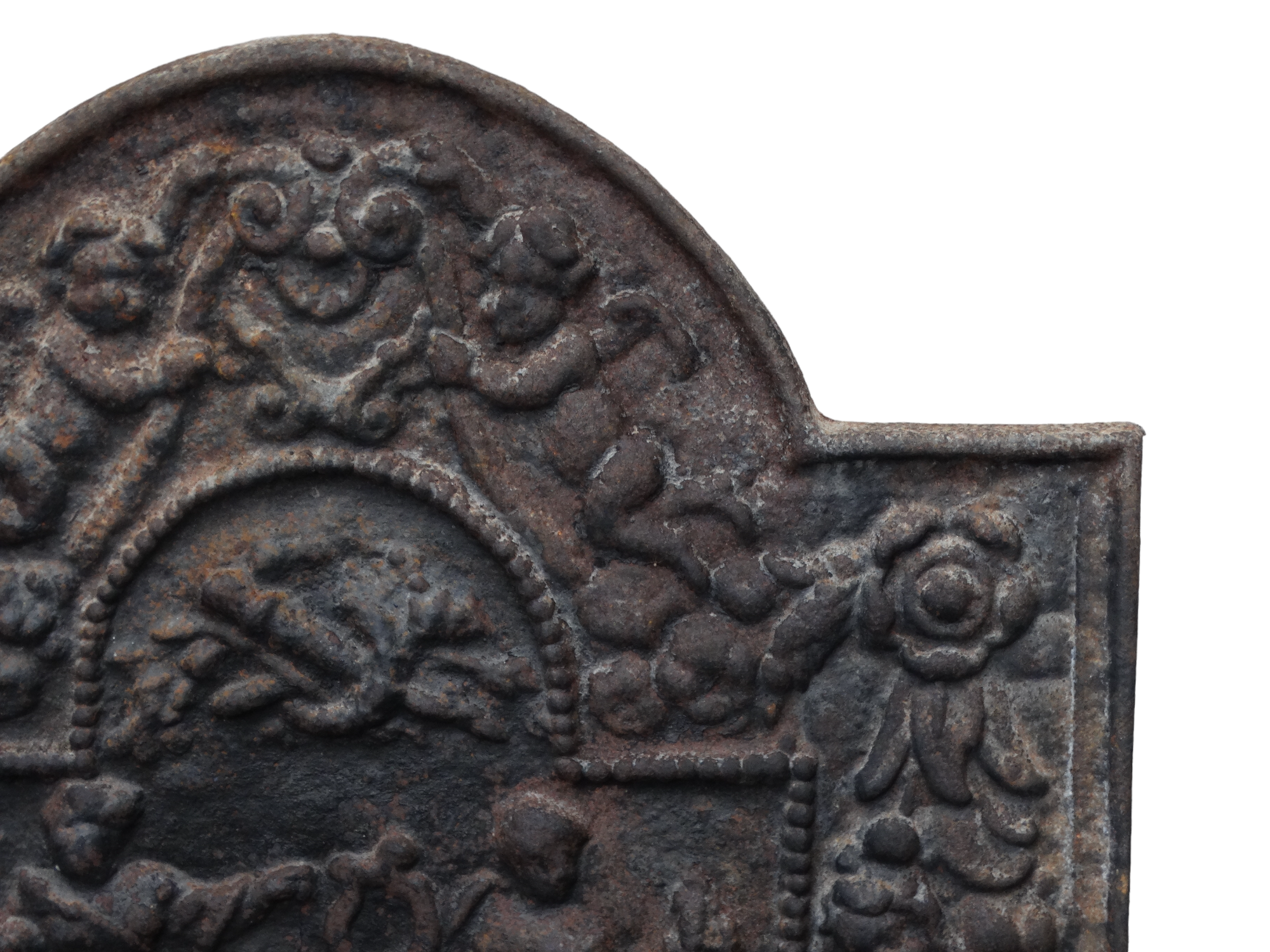 An 18th century cast iron fire back - decorated with cherubs within a broad foliate band, height - Image 4 of 5