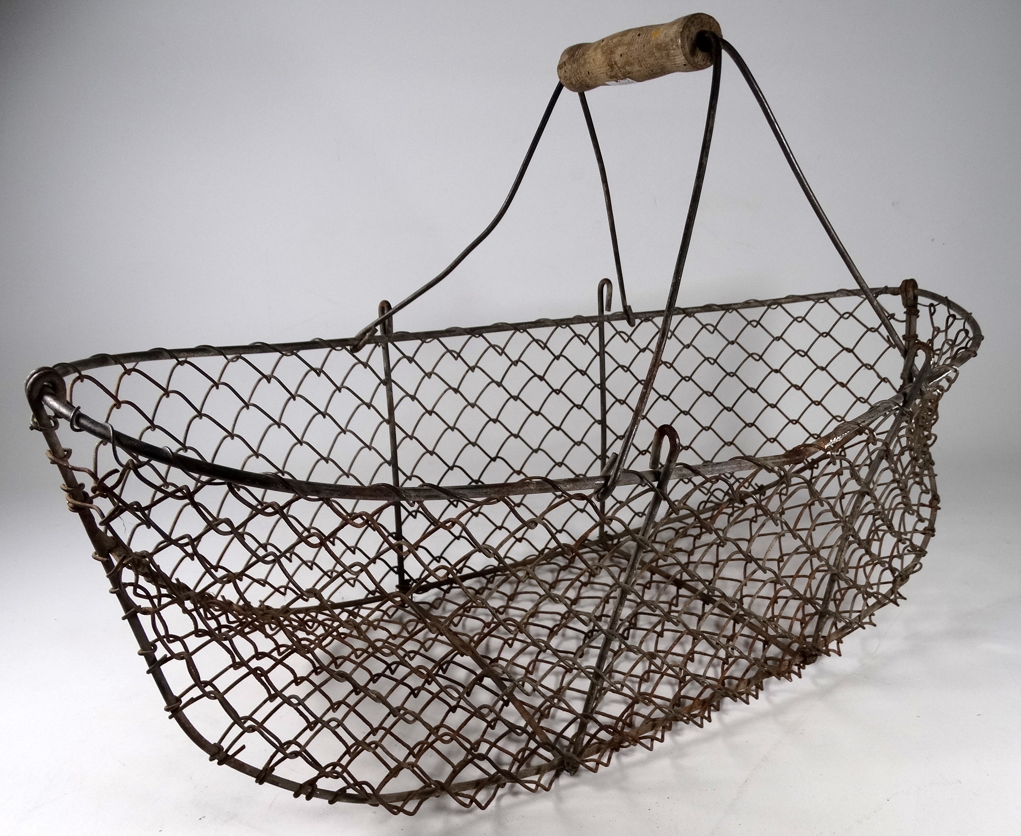 An early 20th century galvanised wire egg basket - of boat form with a turned wooden handle, width - Image 2 of 3