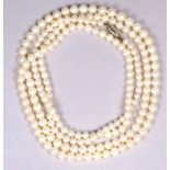 A graduated string of pearl - length 107cm.