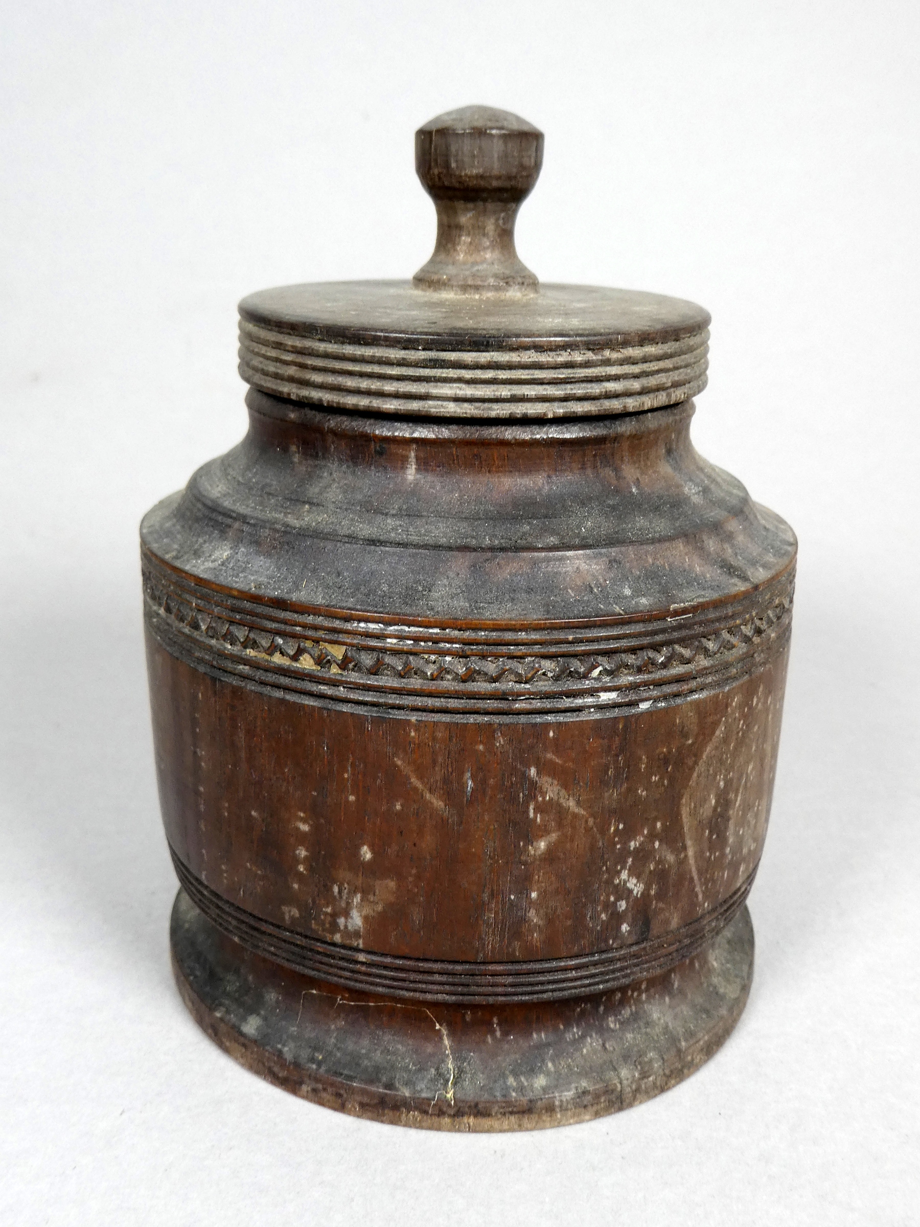 A 19th century bronze measure - engraved with palmettes, height 7cm, together with two treen jars - Image 6 of 6