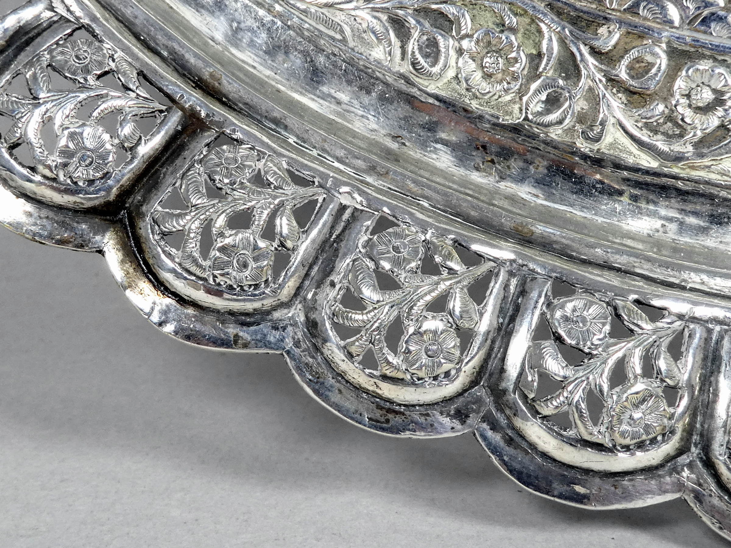 An Anglo Indian white metal tray - pierced with flowers and foliage, repousse decorated with - Image 4 of 5