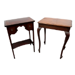 An Edwardian mahogany side table - with crossbanded top above an arrangement of two drawers on