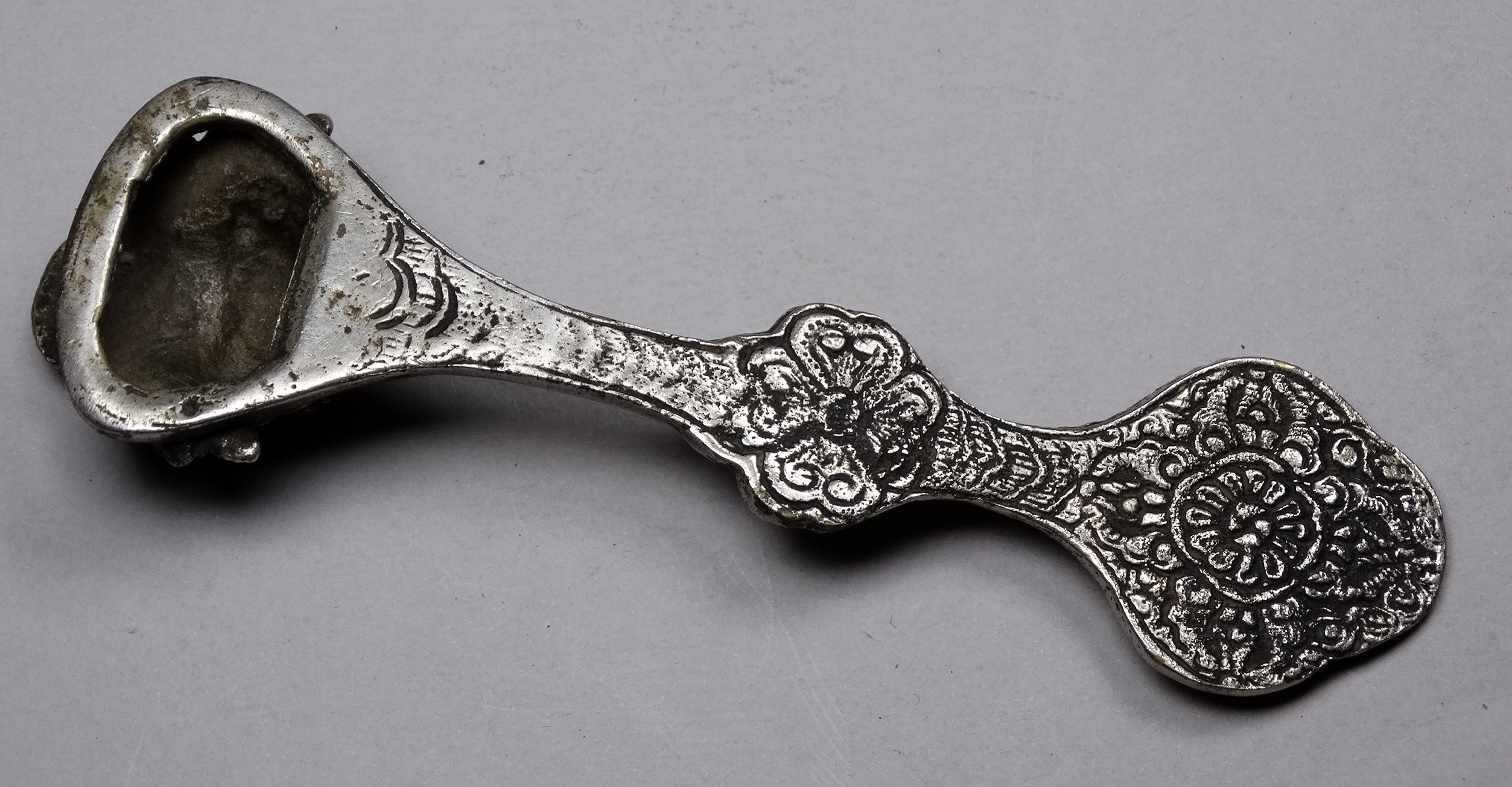 A white metal knife and chopsticks set - repousse decorated with dragons and flowers, length 30cm, - Image 17 of 21