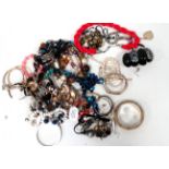 A quantity of costume jewellery.