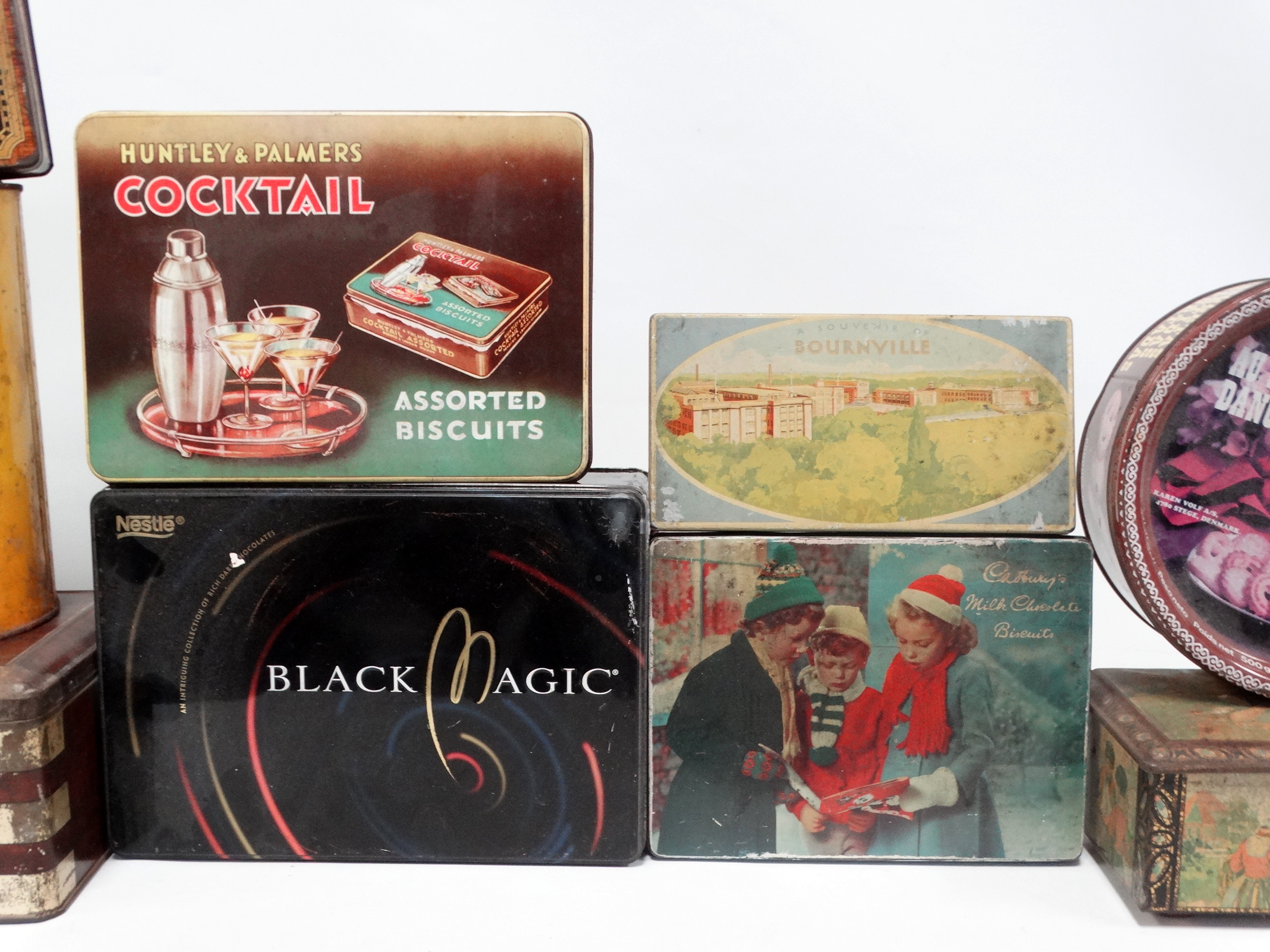 A quantity of mid to late 20th century tins - including Huntley and Palmer and others. - Image 3 of 4
