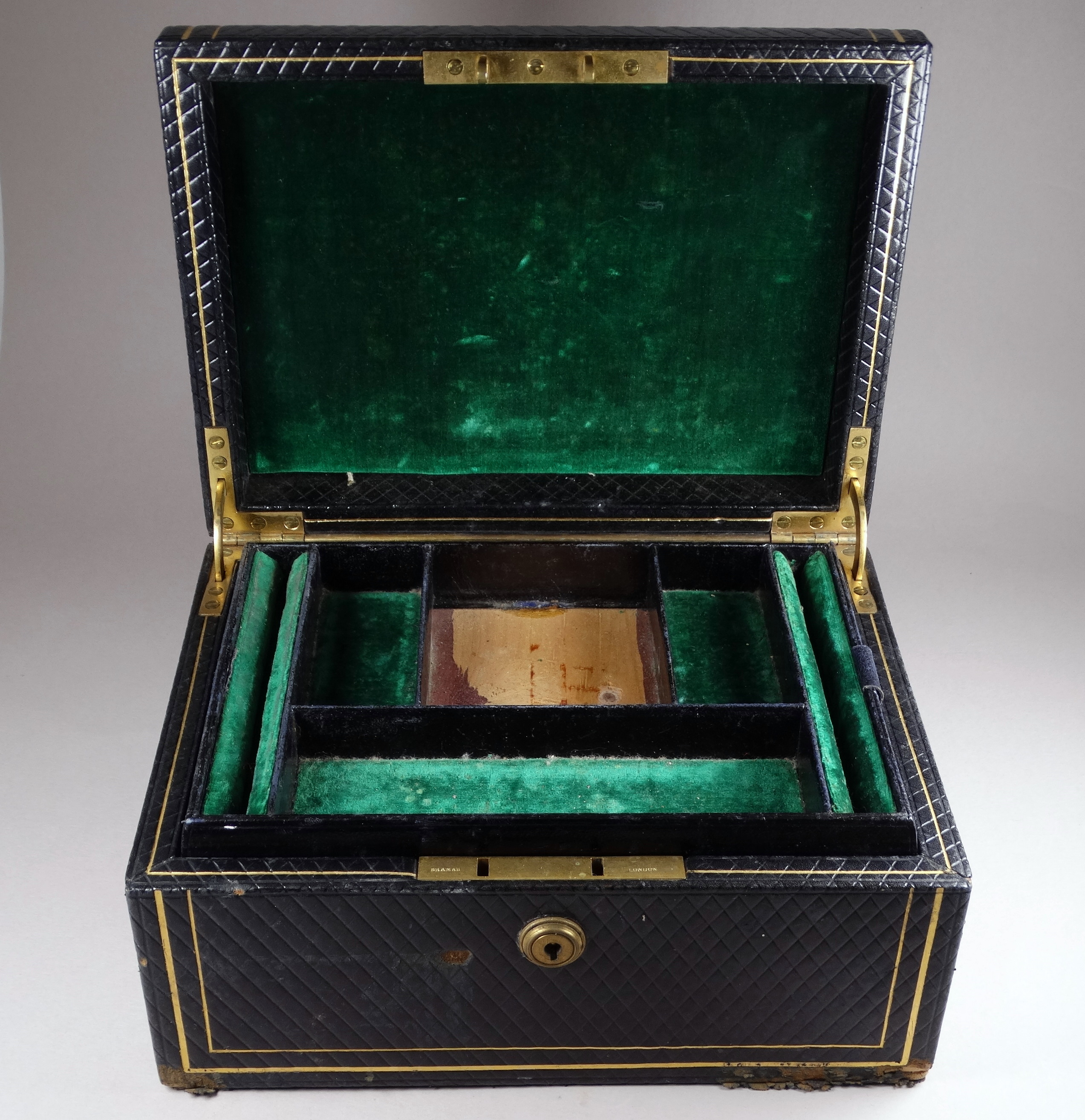 A late Victorian leather jewellery box - the case with a quilted finish, ownership initials and - Image 3 of 8