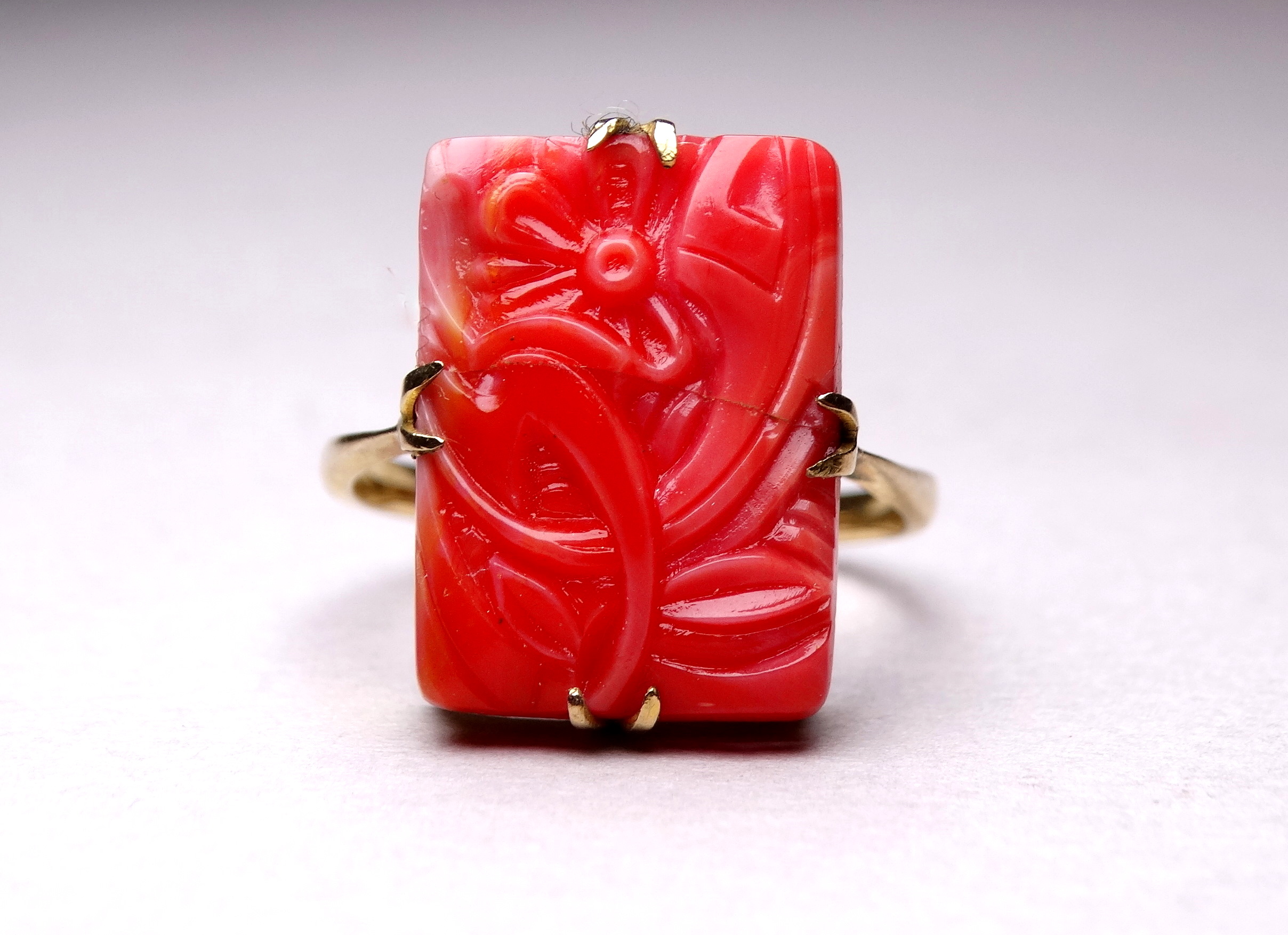 A 9ct yellow gold coral plaque ring - carved with a flower, size Q, weight 3.8g. - Image 2 of 3