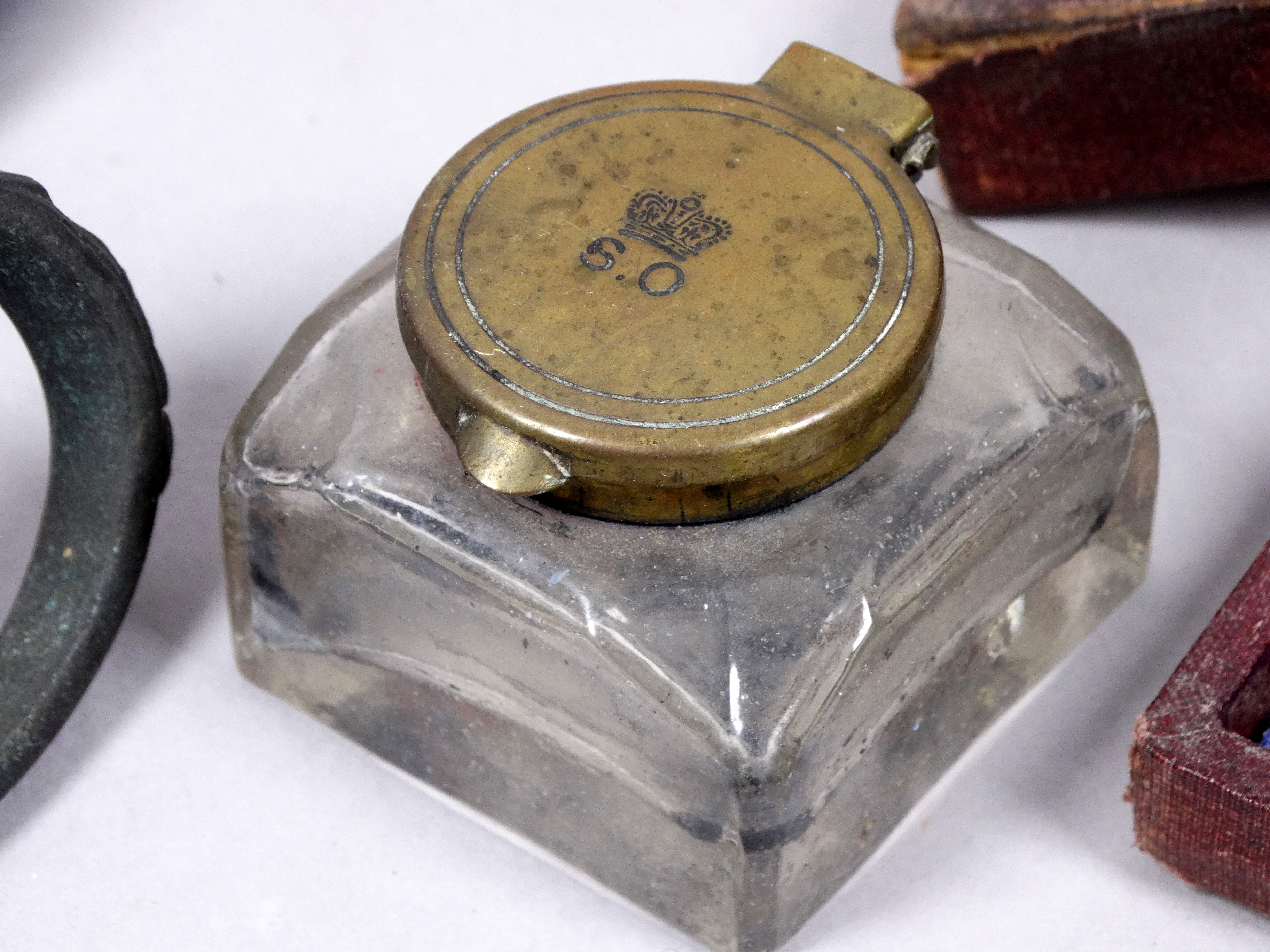 A 20th century GPO pocket barometer - the silvered dial set out in inches and lbs per square inch, - Image 3 of 5