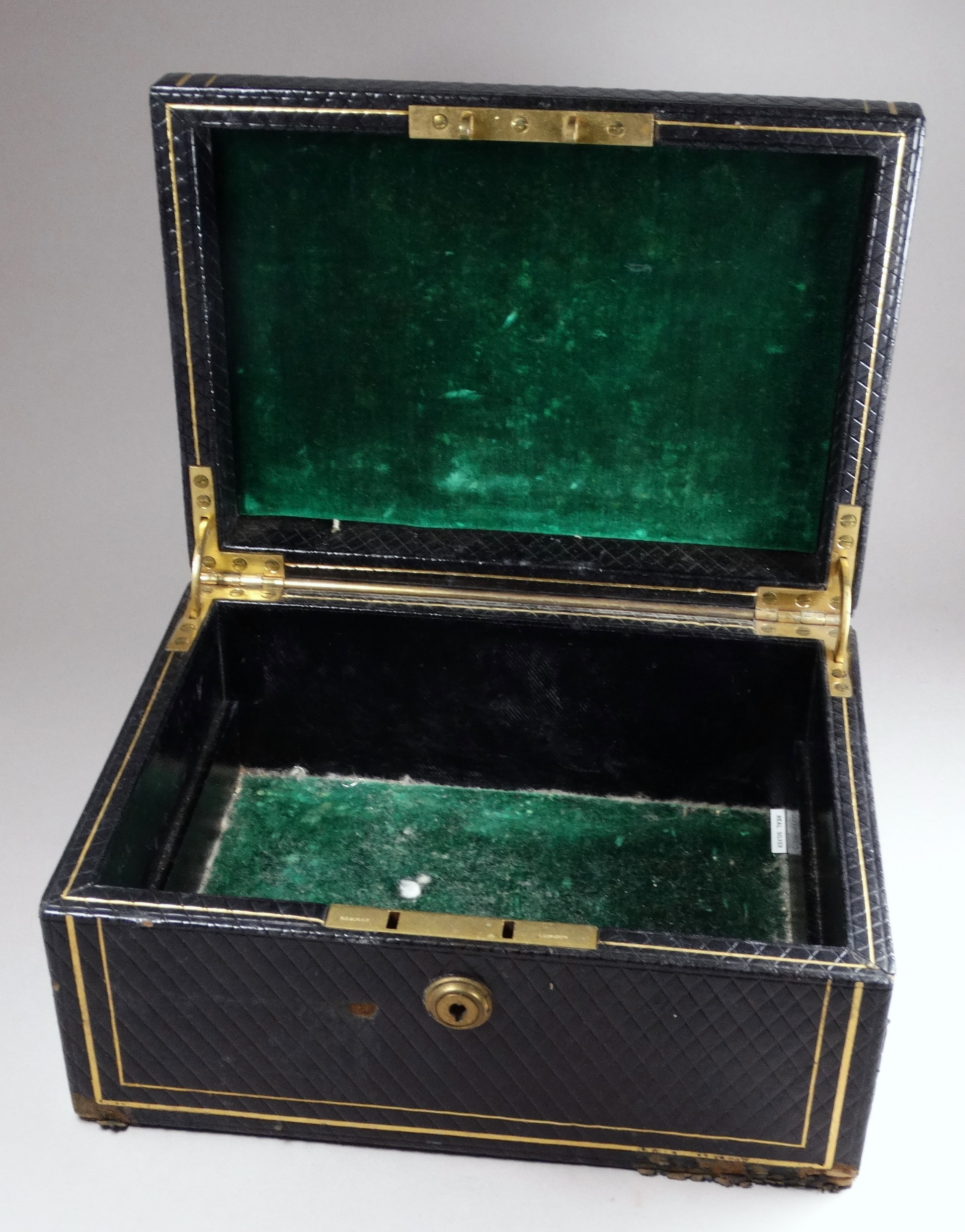 A late Victorian leather jewellery box - the case with a quilted finish, ownership initials and - Image 7 of 8