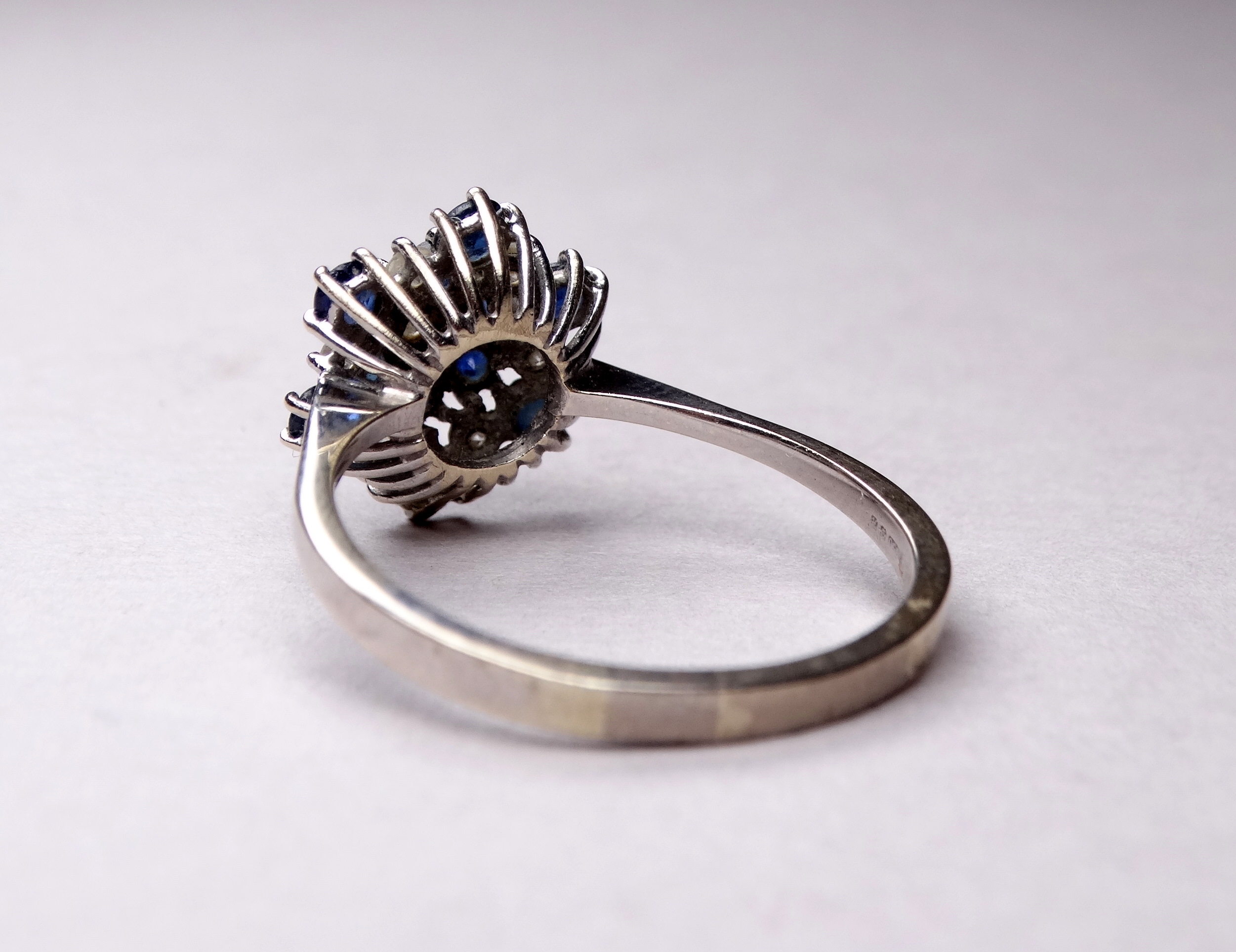 An 18ct white gold blue topaz and diamond set ring - the cluster setting in three steps, ring size - Image 3 of 3