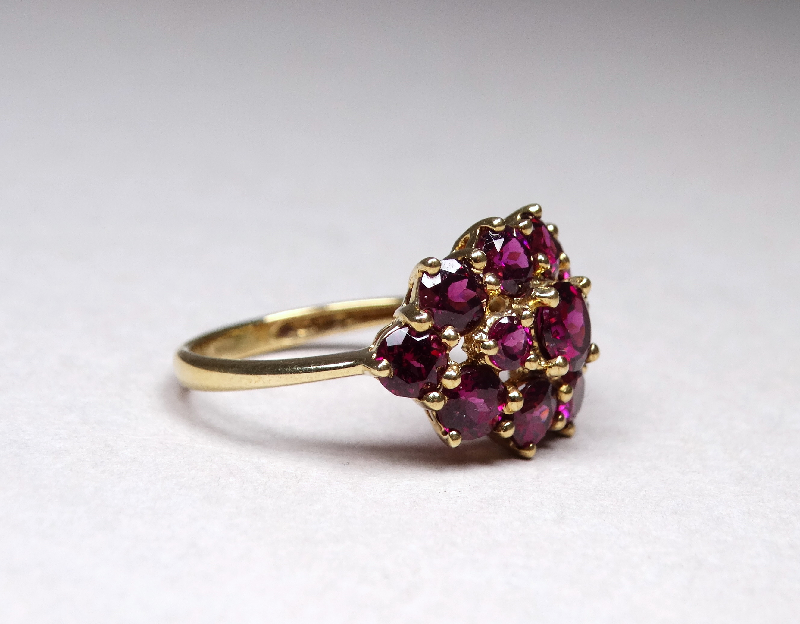 A 9ct yellow gold garnet cluster ring - with an arrangement of thirteen claw set stones, ring size - Image 2 of 5