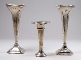 A pair of silver stem vases - Chester 1916, Robert Pringle & Sons, of square tapering form, height