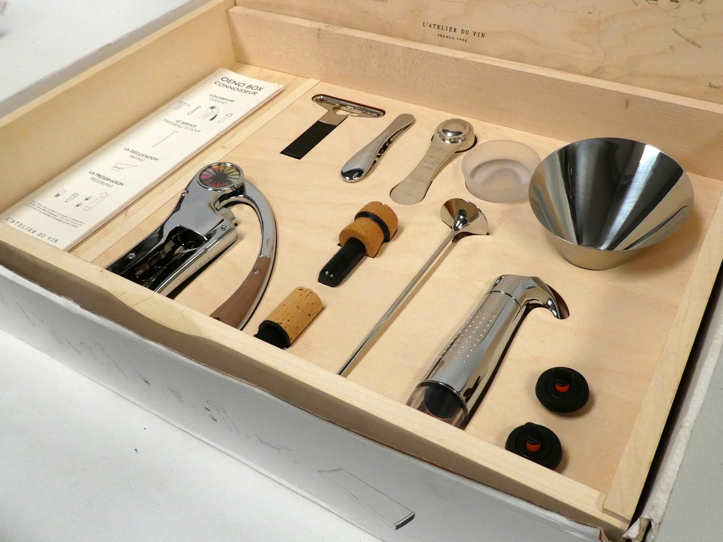 Oeno Box Connoisseur - a complete selection of wine related tools, including openers, pourers and - Image 5 of 7