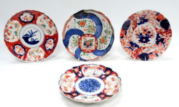 An early 20th century Japanese Imari pattern plate - with scalloped rim, diameter 22cm, together