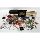 A quantity of costume jewellery - to include a 9ct gold necklace and 9ct gold bracelet, gold weight