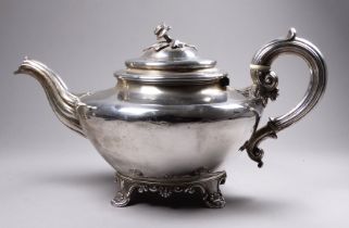 A silver teapot - London 1834, Edward, Edward junior, John & William Barnard, of squat circular form
