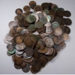 A quantity of young head Victorian coinage - mostly pennies.
