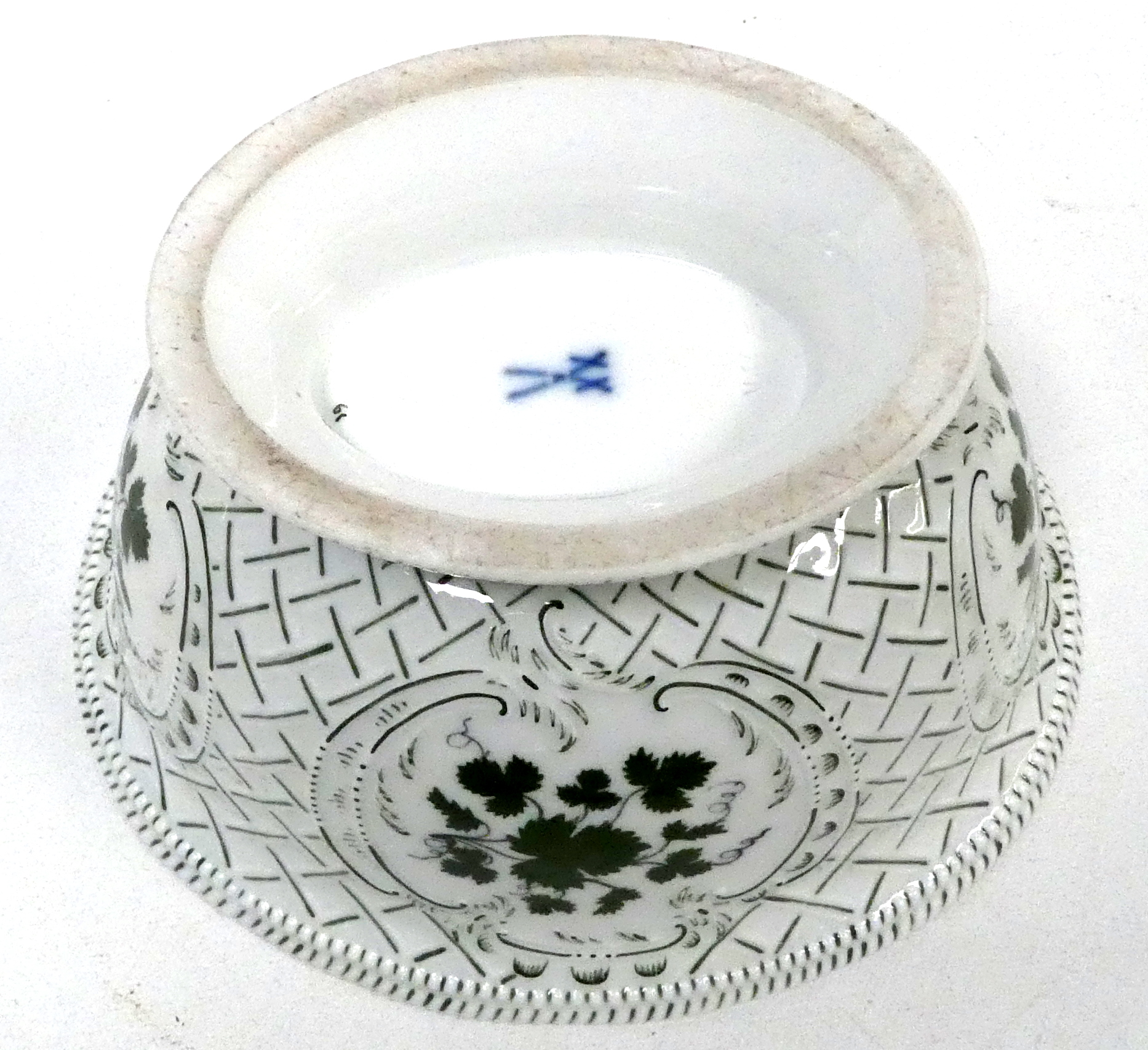 A Meissen part dinner service - decorated with vine leaves, including a globe shaped tureen, - Image 9 of 9