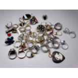 A quantity of costume jewellery rings.