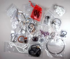 Twenty costume jewellery necklaces