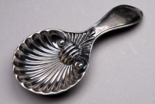 A silver caddy spoon - Sheffield 1903, Ainsworth, Taylor & Co, length 8.4cm, weight 13g.