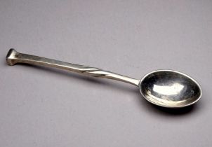 An Omar Ramsden silver seal top spoon - London 1936, weight 17.8g.