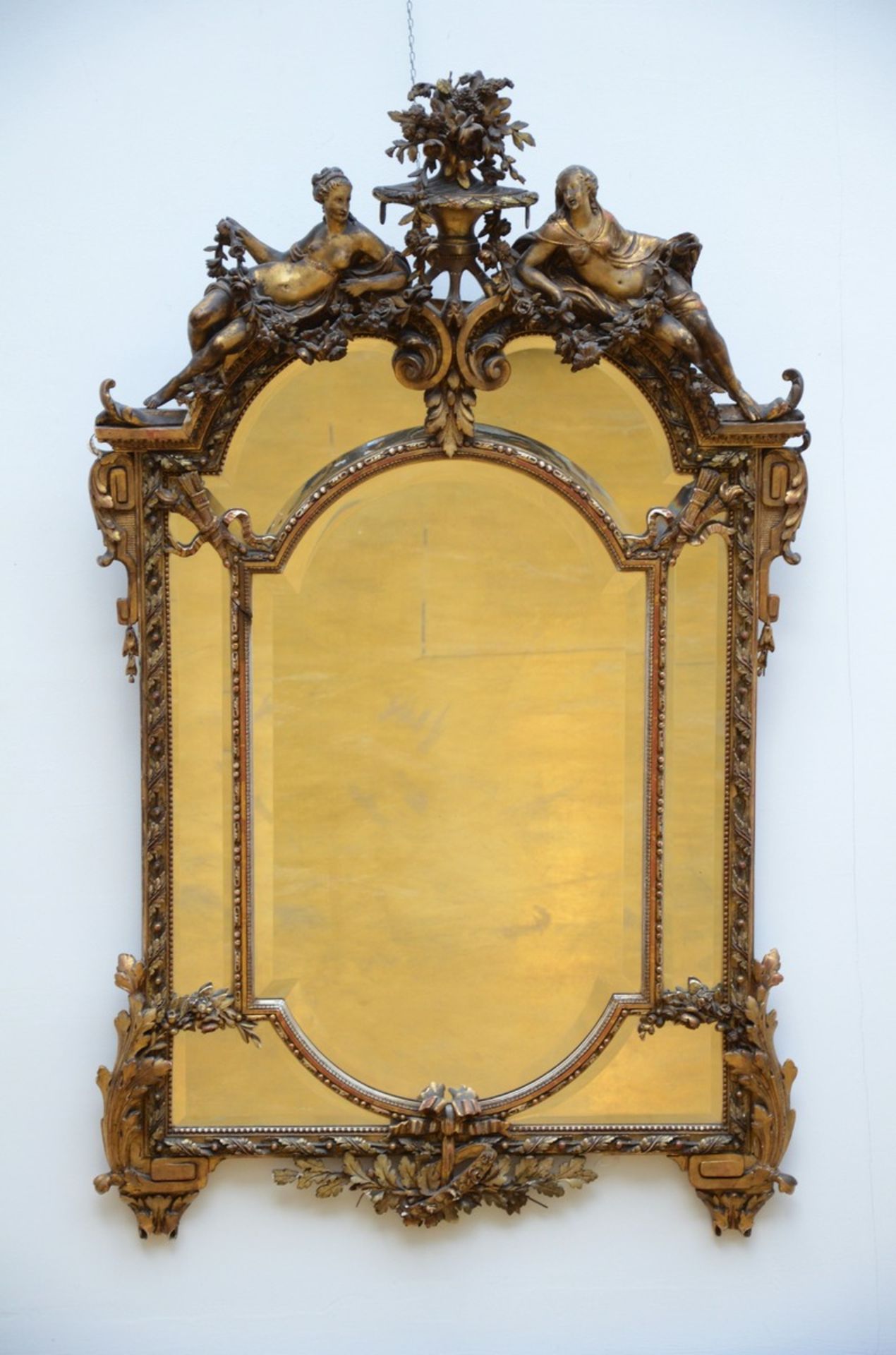 A gilt Napoleon III mirror 'elegant ladies' (154x96cm) (*)