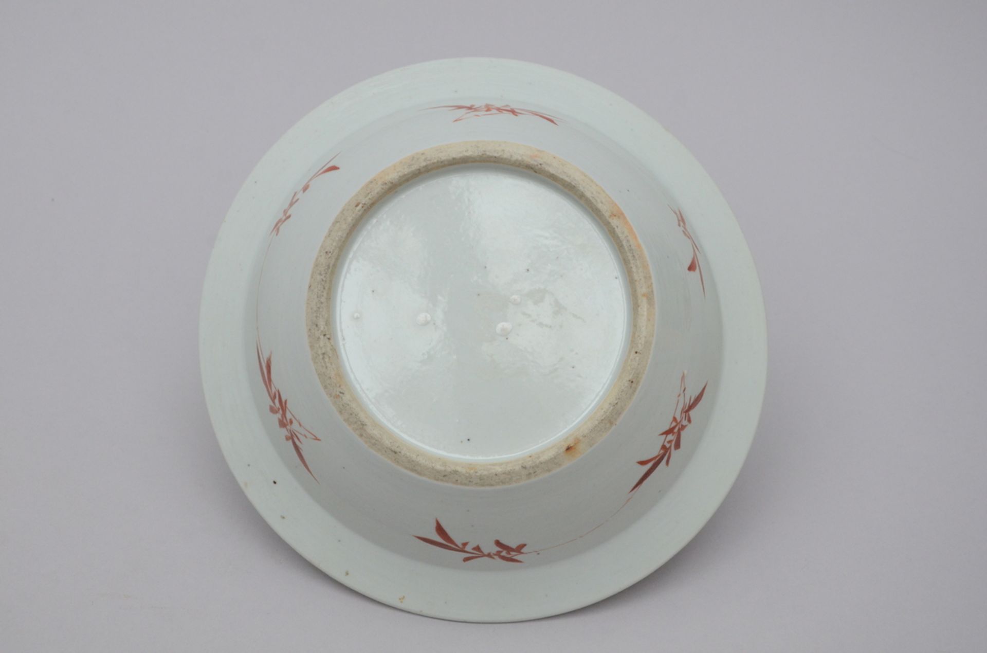 A Chinese famille rose porcelain bassin (dia29cm) - Bild 3 aus 3