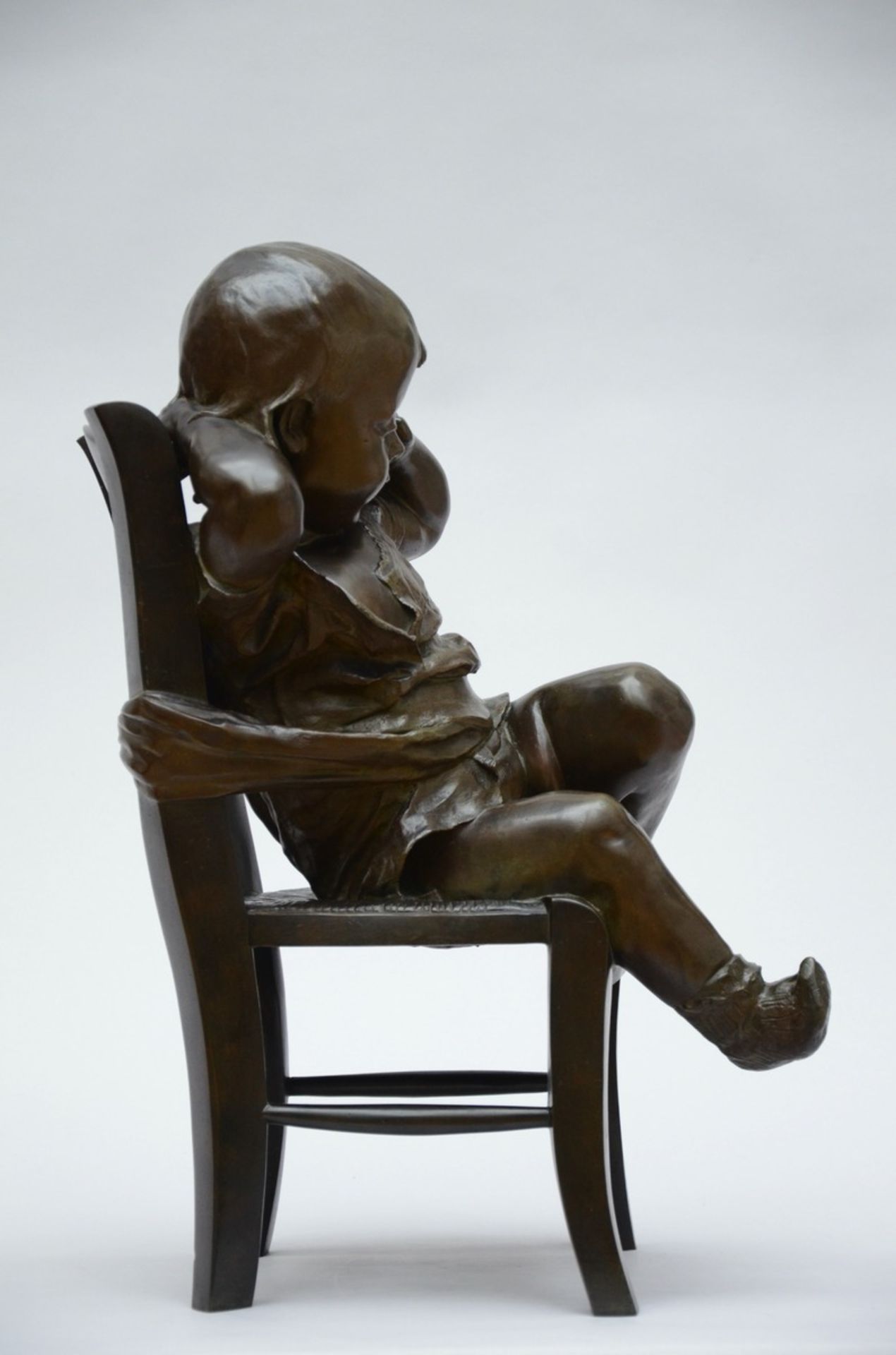 Frans Joris: bronze sculpture 'child on a chair' (64x30x41cm) (*) - Image 2 of 4