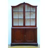 A mahogany display cabinet (193x115x31cm)