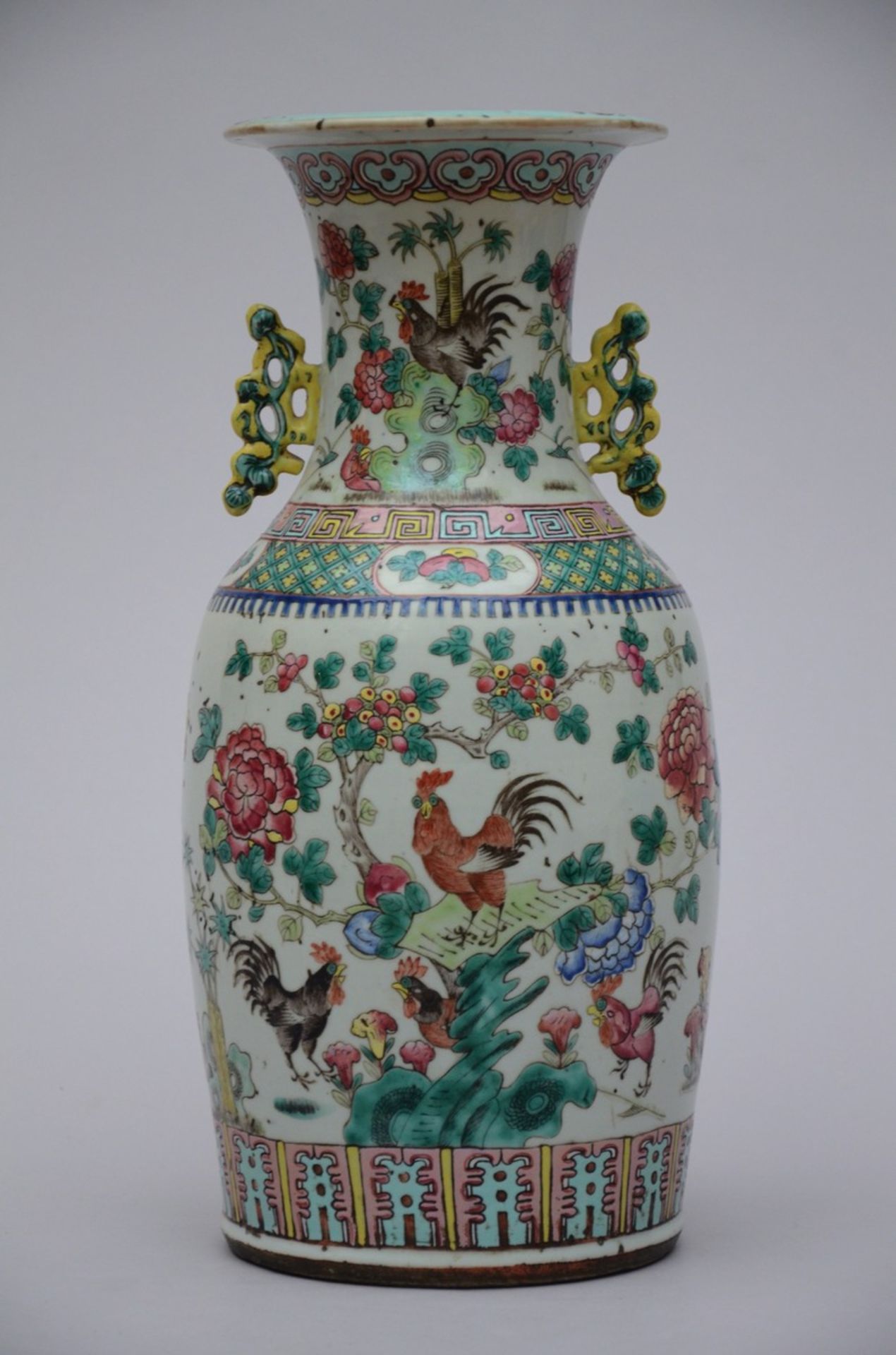 Chinese famille rose porcelain vase 'roosters' (h43cm)