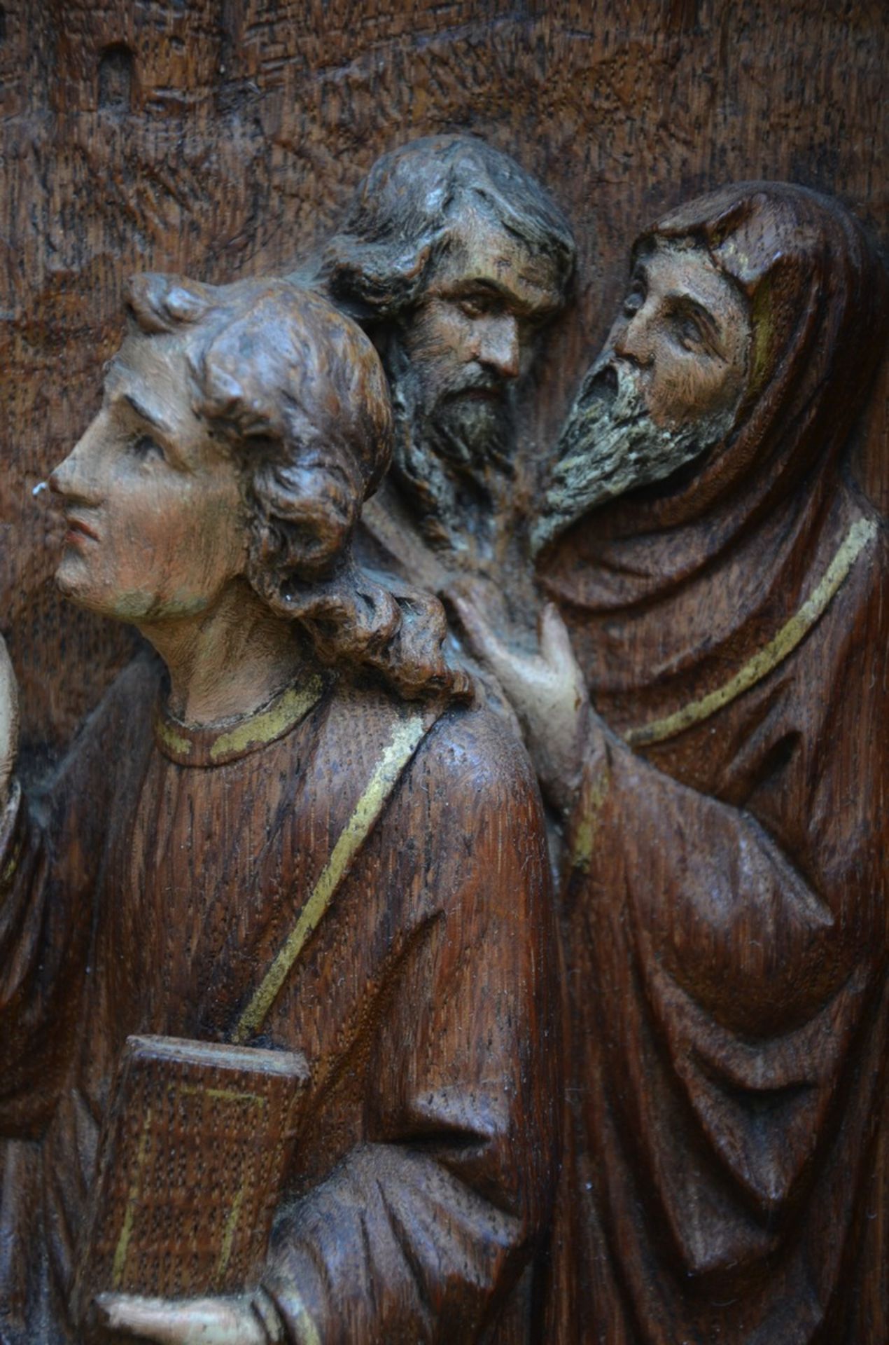 A large Gothic Revival relief in oak, state 12 Christ dies on the Cross (117x55cm) - Image 3 of 4