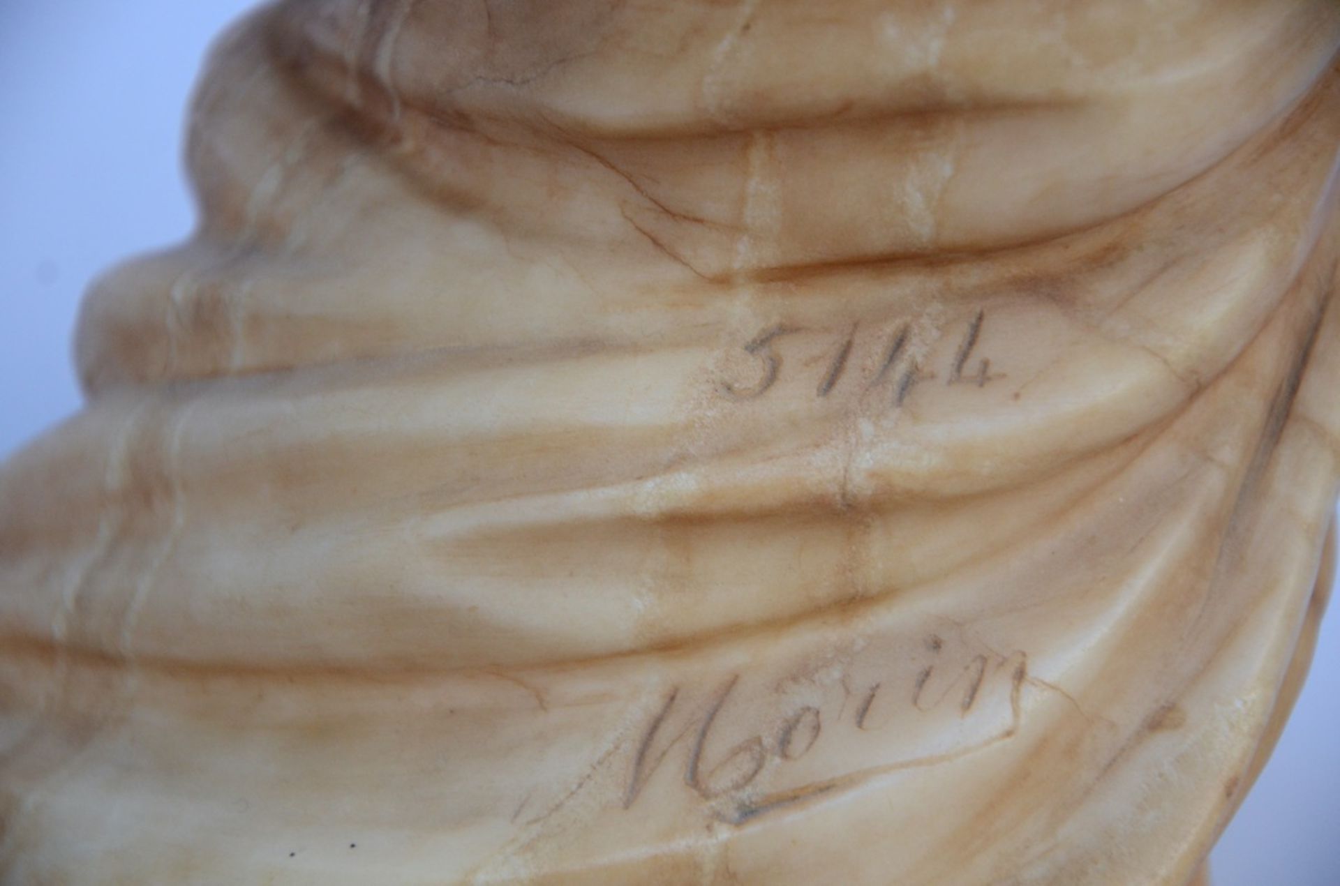 Morin: alabaster bust 'Lady' (h57.5cm) (*) - Image 4 of 4