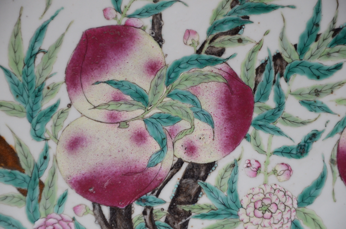 A Large Chinese dish 'nine peaches', 19th century (dia46cm) - Image 3 of 3
