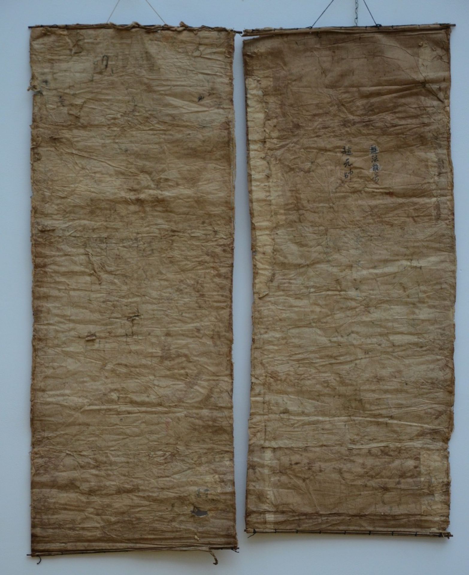 A pair of Chinese 'Yao' paintings (114x46cm) (*) - Image 2 of 3