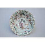 Basin in Chinese porcelain 'lady with a fan', 19th century (dia29cm) (*)