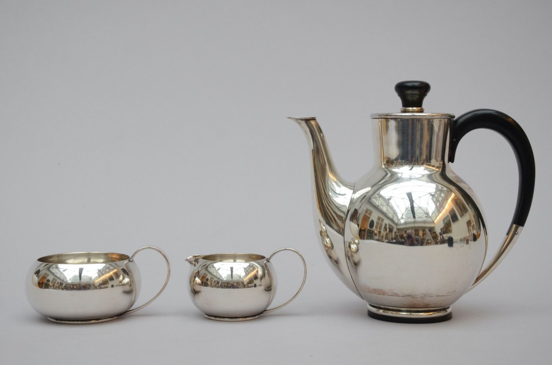 A three-piece Art Deco coffee set, Aarhus 925/1000 (h 5.5 to 20cm)