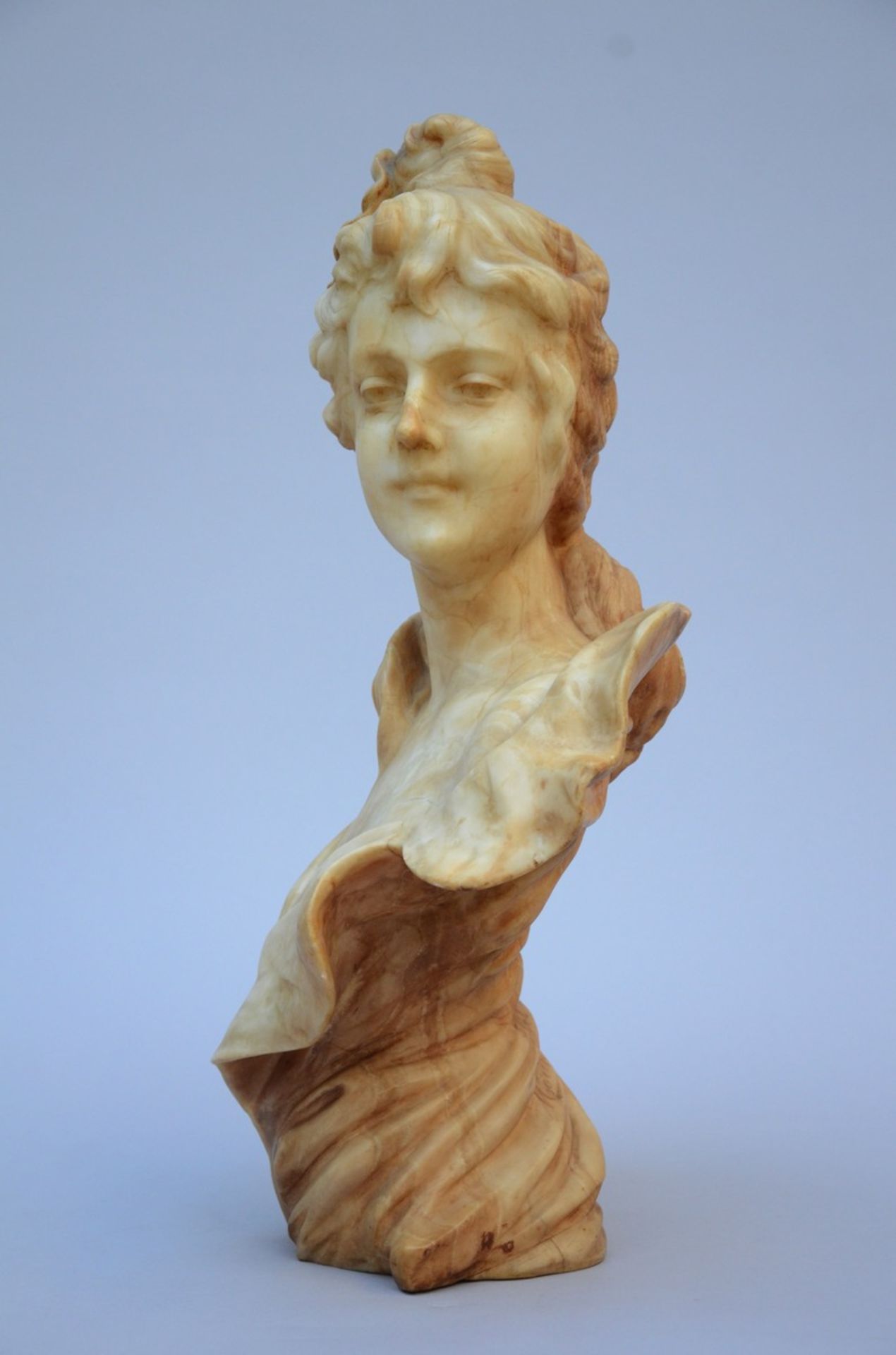 Morin: alabaster bust 'Lady' (h57.5cm) (*) - Image 2 of 4