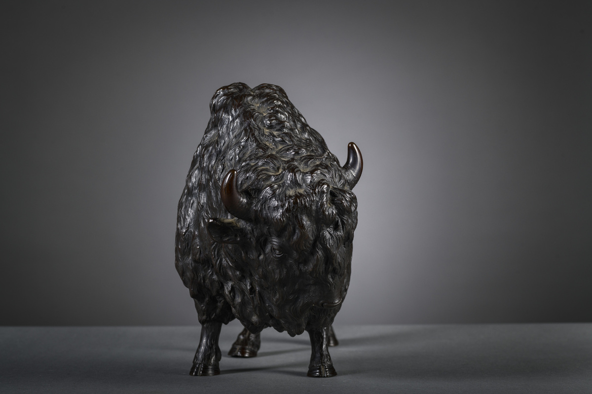 A Japanese bronze okimono 'bizon', signed (25x38x15cm) - Image 4 of 5