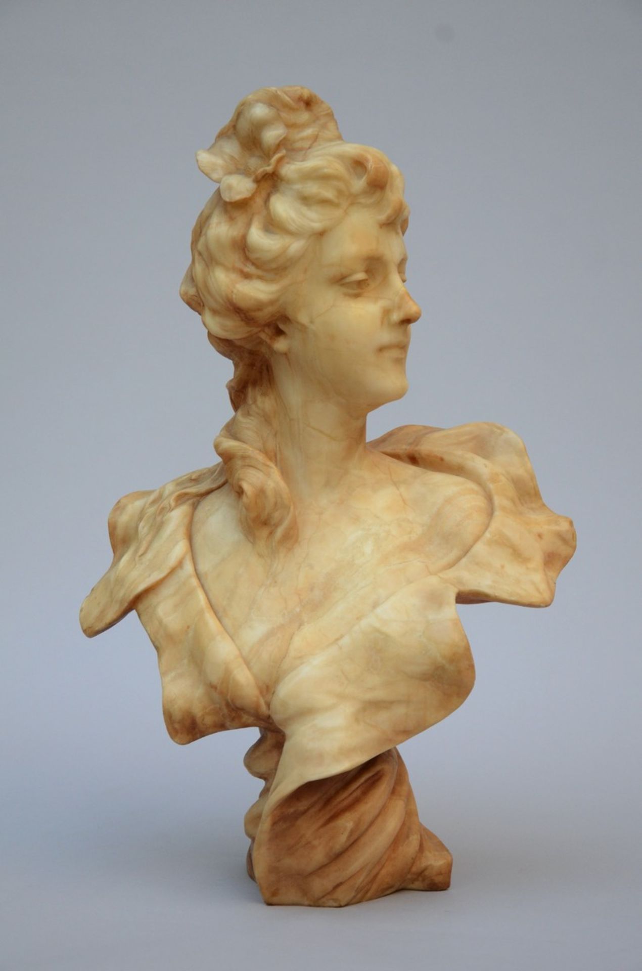 Morin: alabaster bust 'Lady' (h57.5cm) (*)