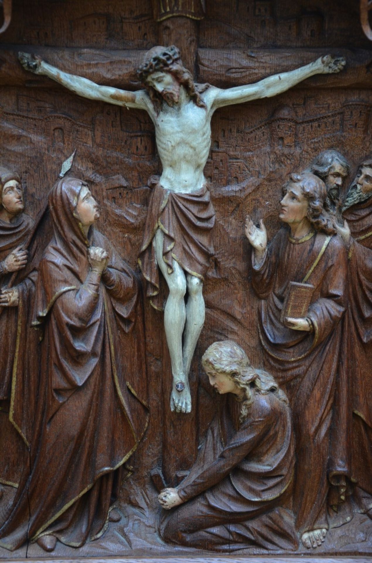 A large Gothic Revival relief in oak, state 12 Christ dies on the Cross (117x55cm) - Bild 2 aus 4