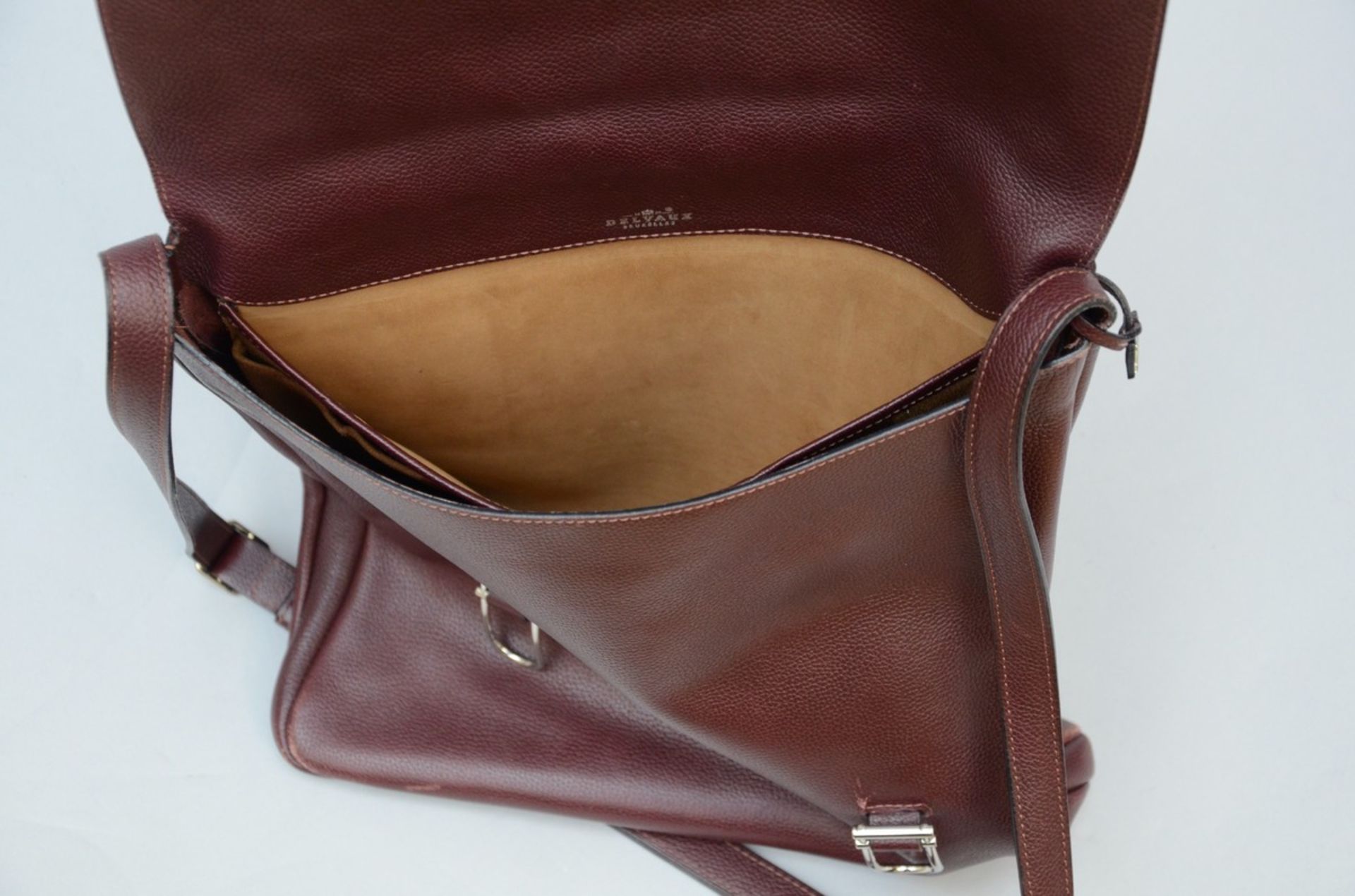 Delvaux: a burgundy handbag (36x33cm) (*) - Image 3 of 4