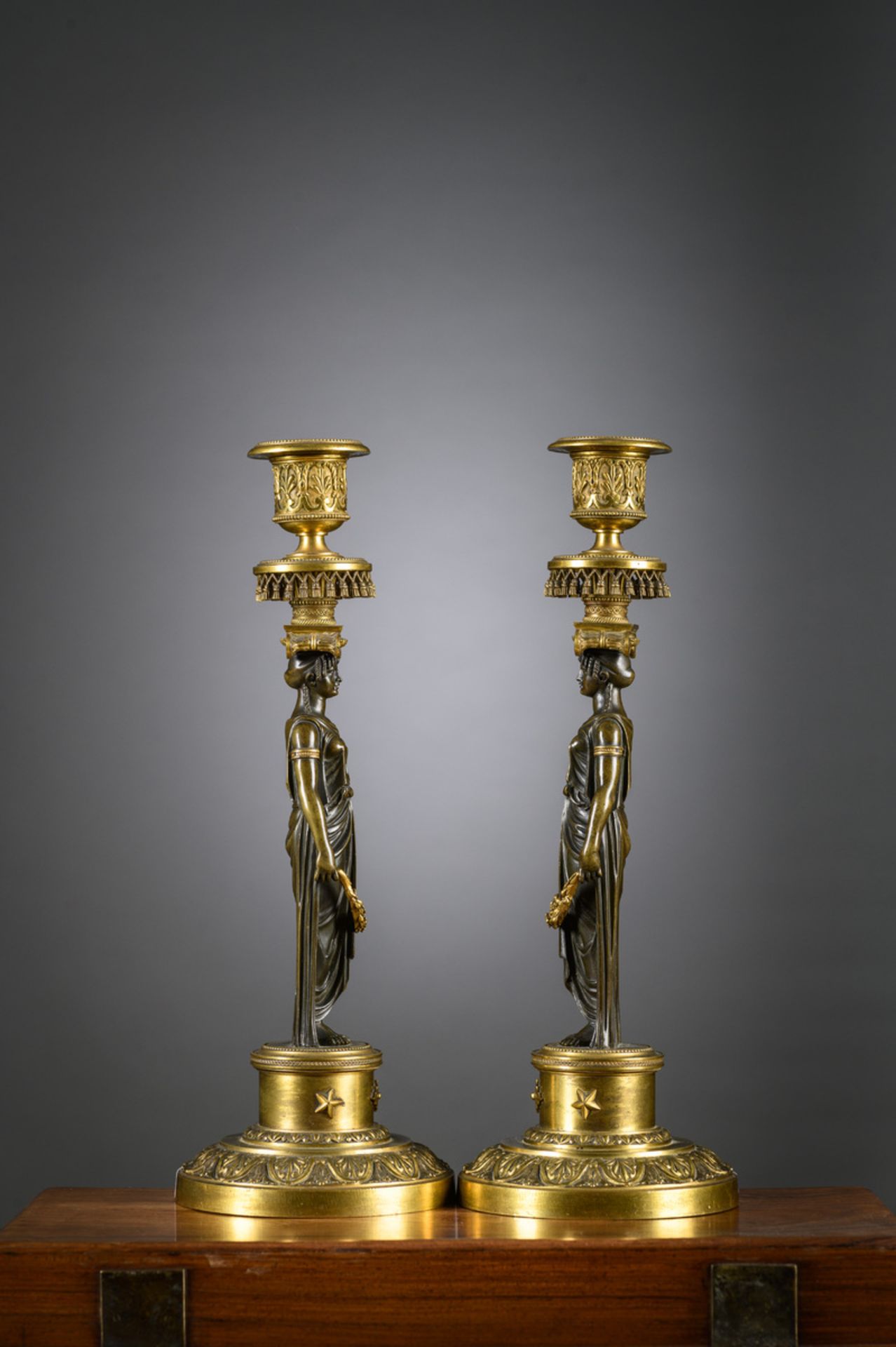 A pair of bronze Empire candlesticks 'Caryatids' (h33cm) - Image 2 of 4